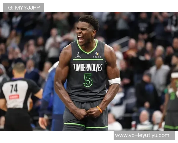 爱德华兹狂砍35分6板3助4断成最年轻三分先生展现超强投篮能力